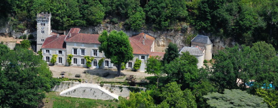 Vue aérienne du château de Cambes près d'Agen